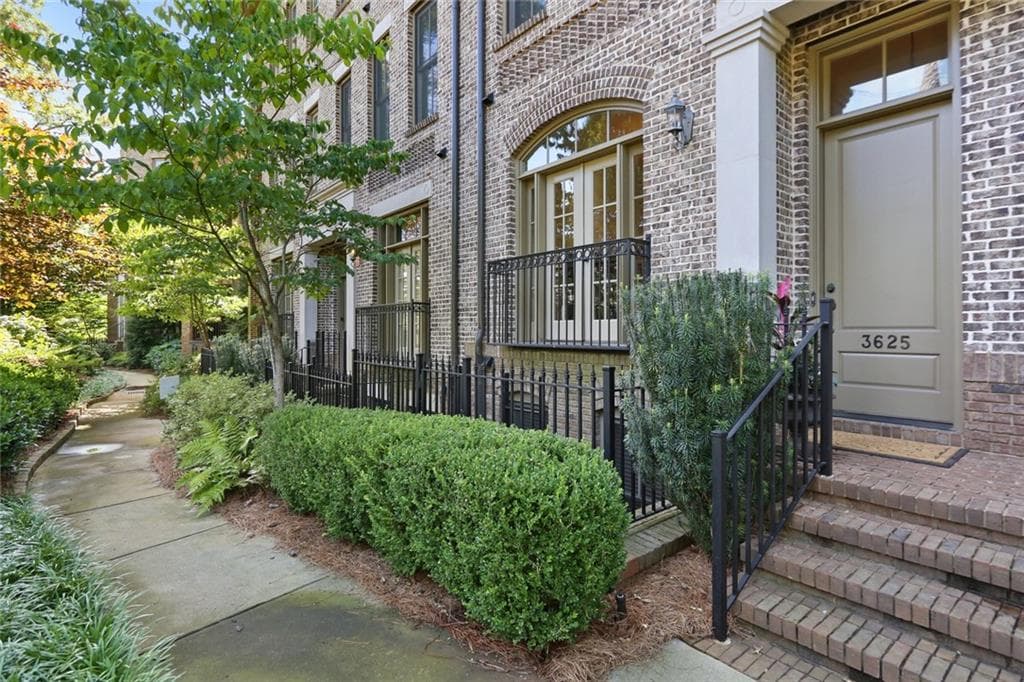 4 bedroom, 5 bathroom, 3,701 sq ft townhouse sold at 3625 Habersham Road 40, Atlanta, GA 30305