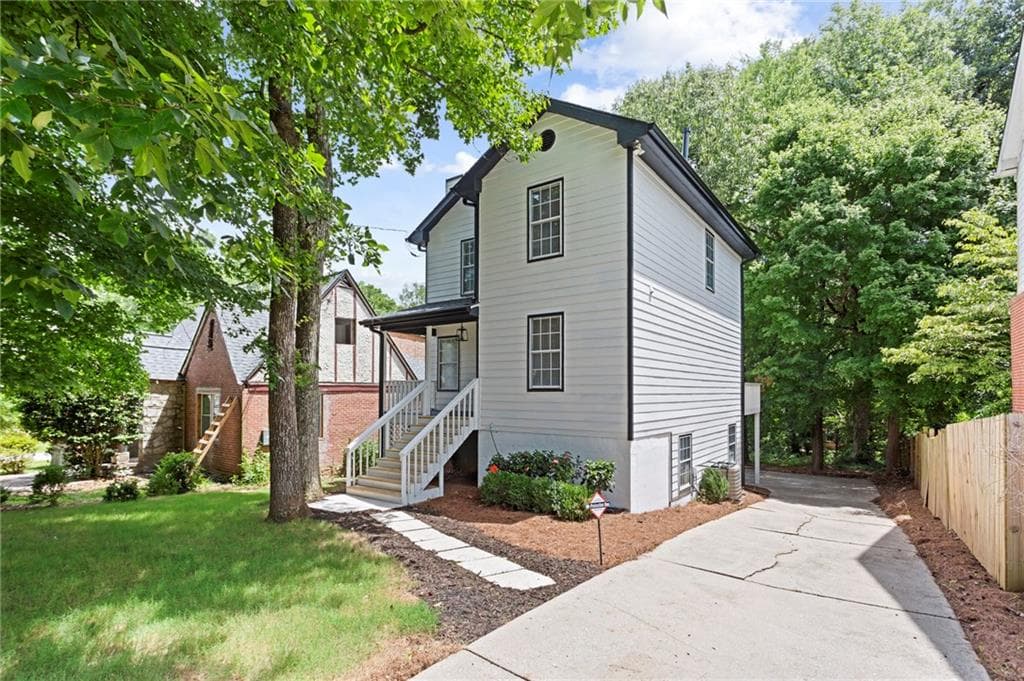 3 bedroom, 3 bathroom, 1,344 sq ft single family residence sold at 2299 Boulevard Granada, Atlanta, GA 30311