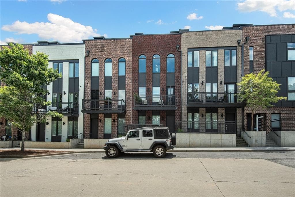 3 bedroom, 3 bathroom, 1,914 sq ft townhouse sold at 1215 Chelsea Circle, Atlanta, GA 30318