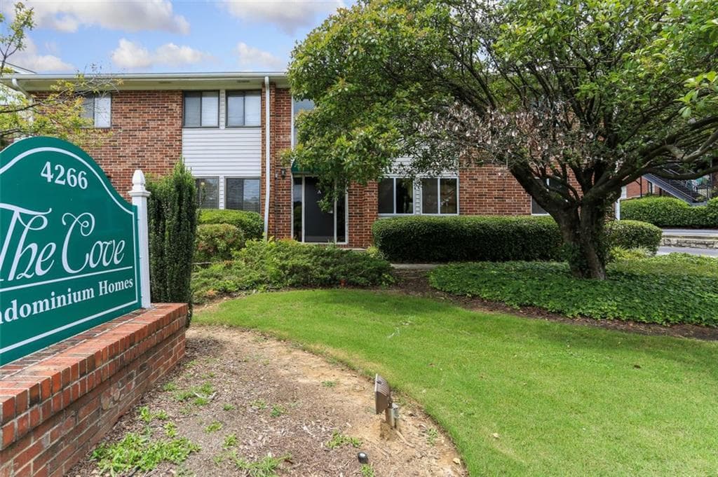 2 bedroom, 1 bathroom, 767 sq ft condominium sold at 4266 Roswell rd A1, Atlanta, GA 30342