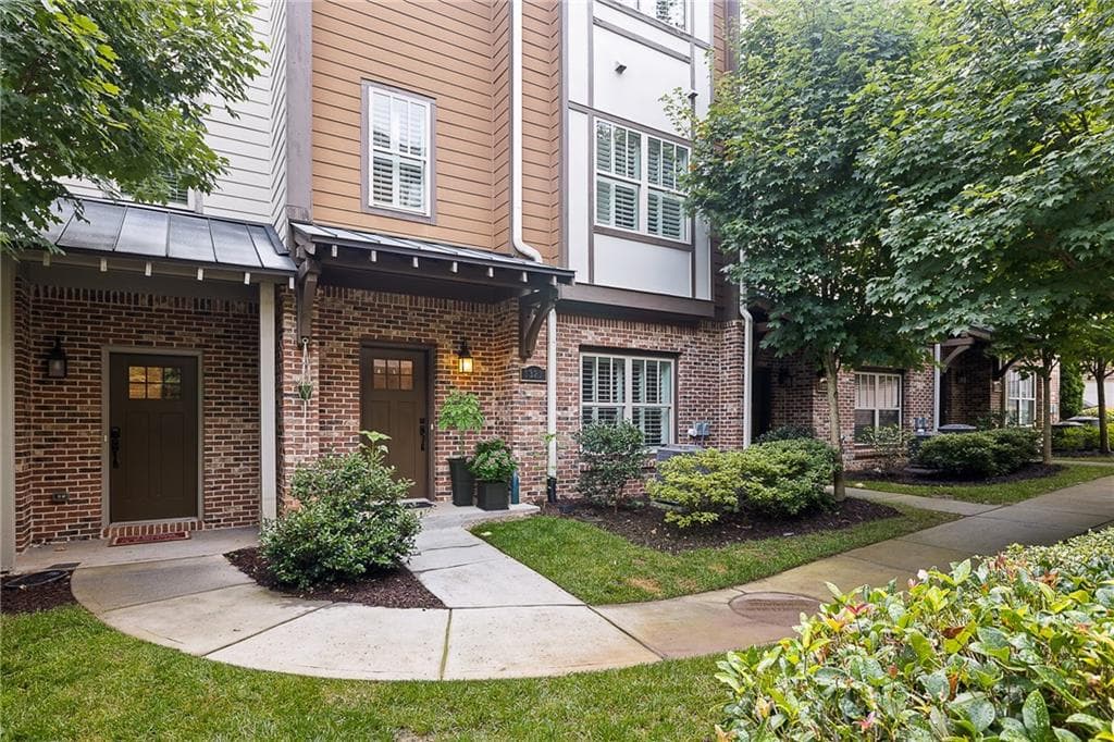 4 bedroom, 4 bathroom, 2,198 sq ft townhouse sold at 1327 OAKVIEW Road, Decatur, GA 30030