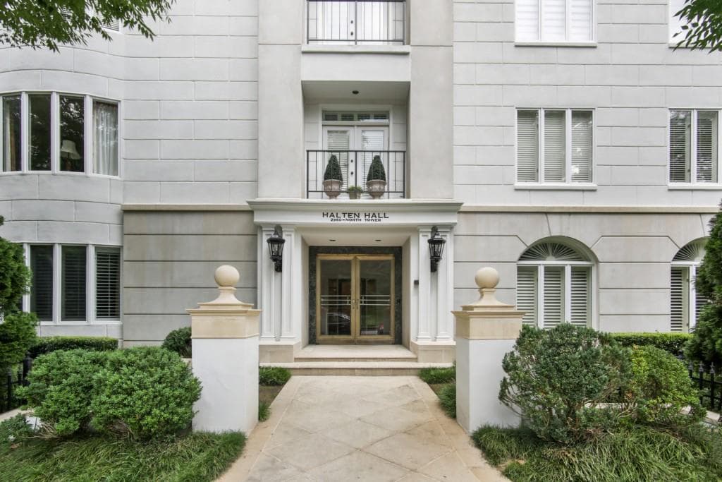 3 bedroom, 4 bathroom, 3,488 sq ft condominium sold at 2960 Pharr Court South 7N, Atlanta, GA 30305