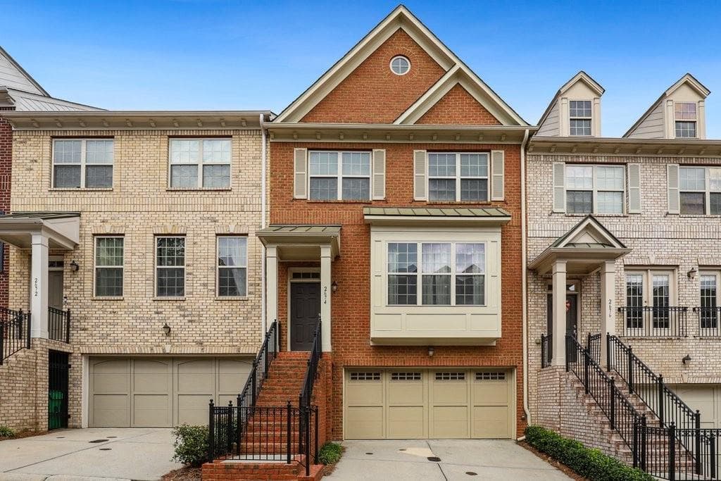 4 bedroom, 4 bathroom, 2,761 sq ft townhouse sold at 2674 Derby Walk, Brookhaven, GA 30319