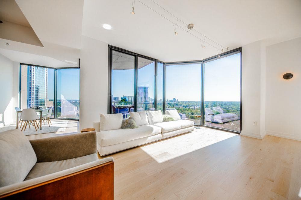 2 bedroom, 3 bathroom, 1,680 sq ft condominium sold at 2795 Peachtree Road 1609, Atlanta, GA 30305