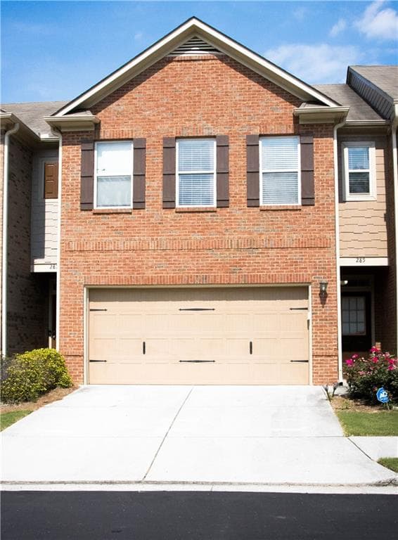 3 bedroom, 3 bathroom, 1,808 sq ft townhouse sold at 285 Oakland Hills Way, Lawrenceville, GA 30044