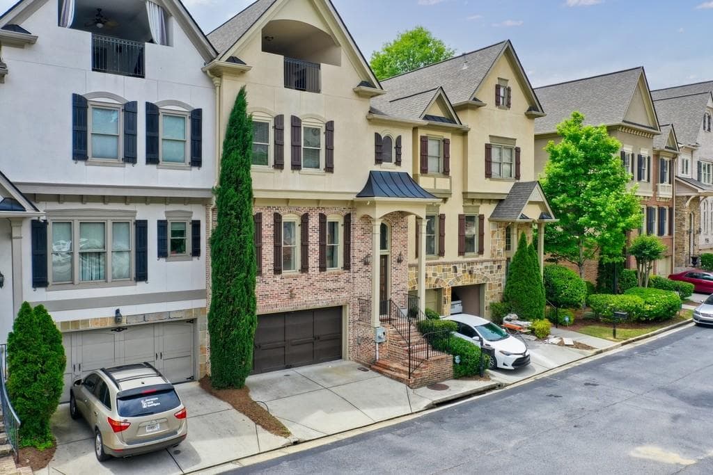 4 bedroom, 4 bathroom, 3,300 sq ft townhouse sold at 1932 Saxon Valley Circle, Brookhaven, GA 30319