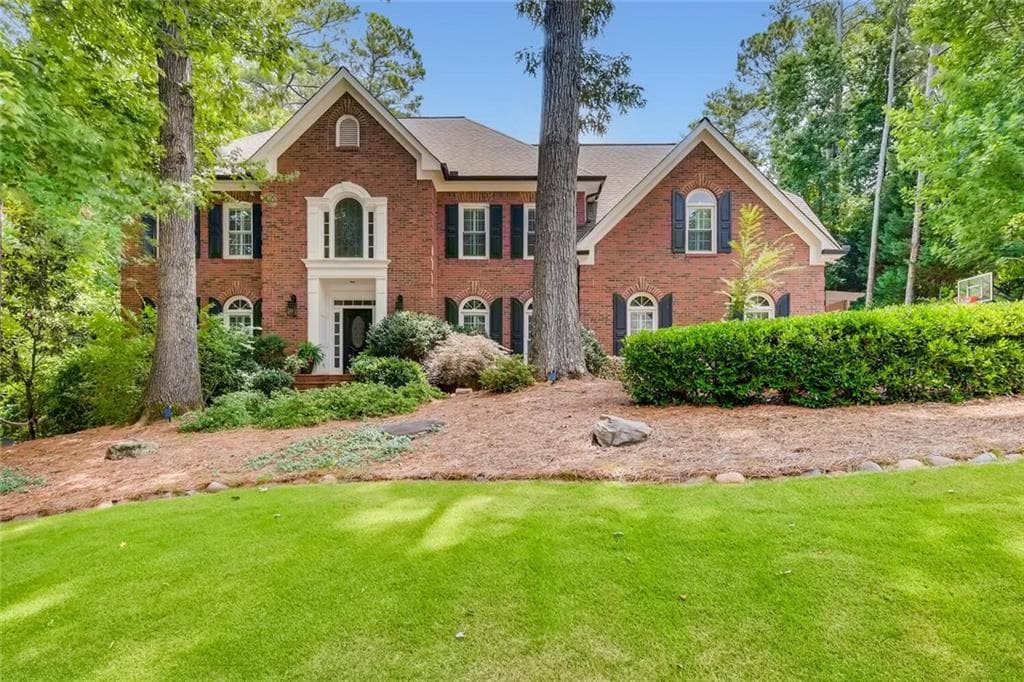 7 bedroom, 5 bathroom, 4,289 sq ft single family residence sold at 480 Abbeywood Drive, Roswell, GA 30075