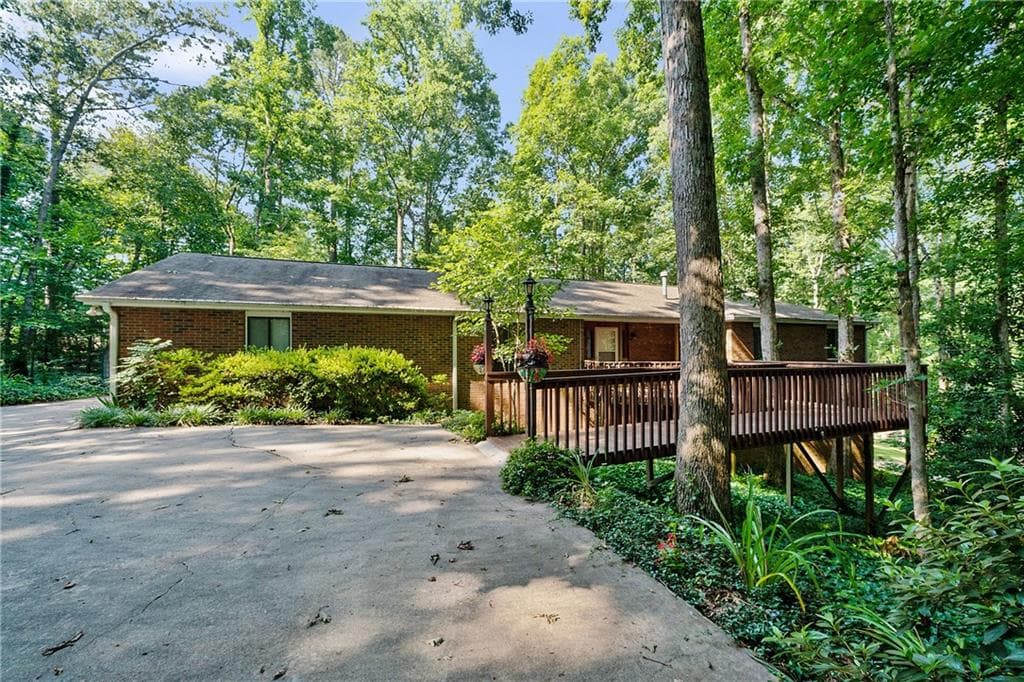 431 Oakleaf Trail, Suwanee, GA 30024 — most recent listing photo