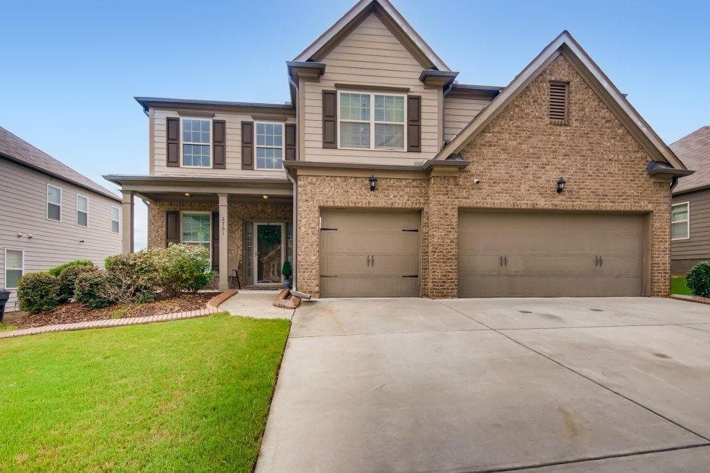4 bedroom, 4 bathroom, 4,207 sq ft single family residence sold at 2761 BLUESTONE Drive, Atlanta, GA 30331