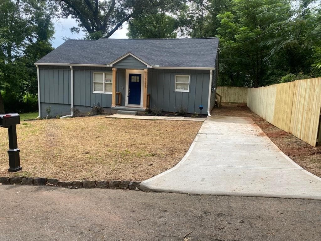 3 bedroom, 2 bathroom, 1,200 sq ft single family residence sold at 1655 Oak Knoll Circle, Atlanta, GA 30315