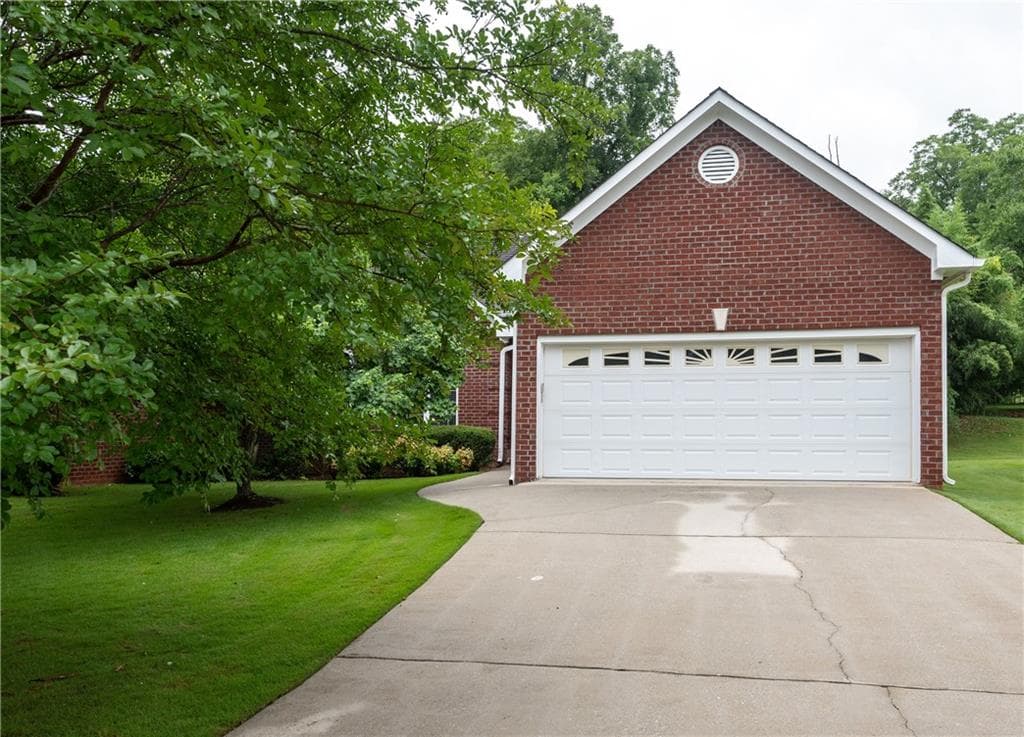 3 bedroom, 2 bathroom, 1,864 sq ft single family residence sold at 108 Flatrock Court, Athens, GA 30605