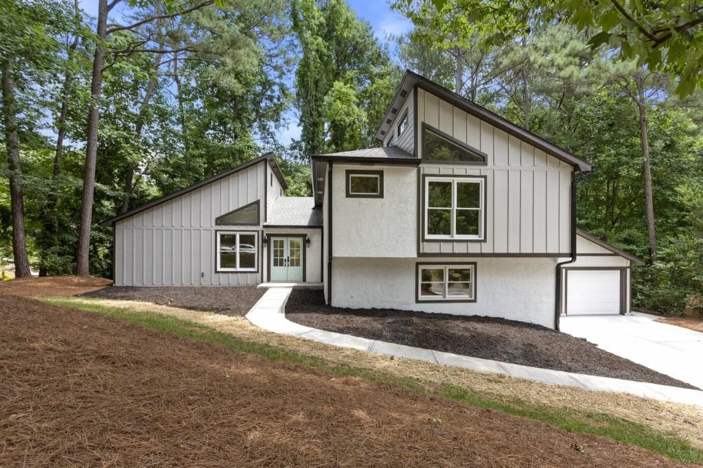 4 bedroom, 3 bathroom, 2,848 sq ft single family residence sold at 3416 Johnson Ferry Road, Roswell, GA 30075