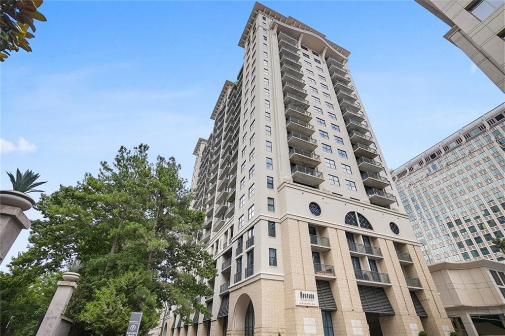 2 bedroom, 2 bathroom, 1,233 sq ft condominium sold at 3040 Peachtree Road 511, Atlanta, GA 30305