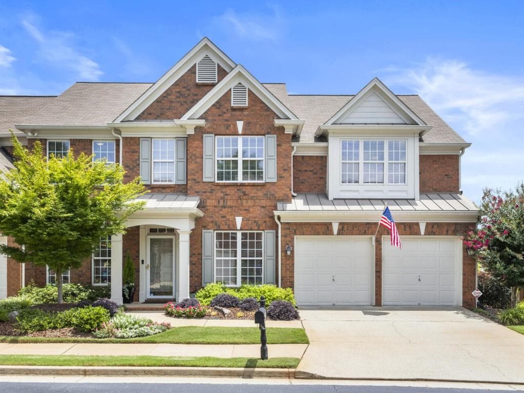 3 bedroom, 3 bathroom, 2,636 sq ft townhouse sold at 203 Wellwood Court, Roswell, GA 30075