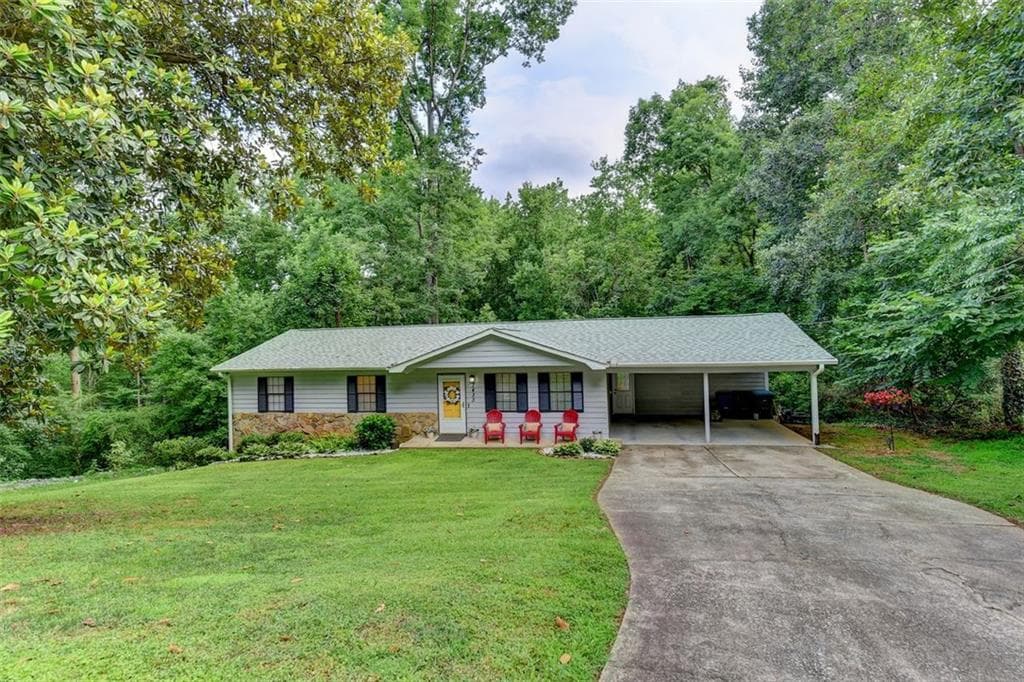 3 bedroom, 2 bathroom, 2,012 sq ft single family residence sold at 3433 Centerset Court, Snellville, GA 30039