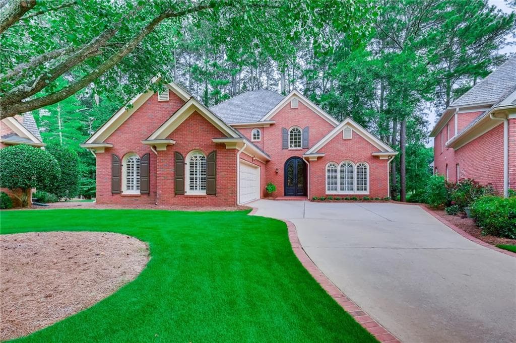 3 bedroom, 4 bathroom, 2,763 sq ft single family residence sold at 1600 Brookside Circle, Roswell, GA 30076