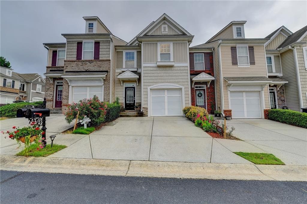 3 bedroom, 3 bathroom, 1,696 sq ft townhouse sold at 1941 Dilcrest Drive, Duluth, GA 30096