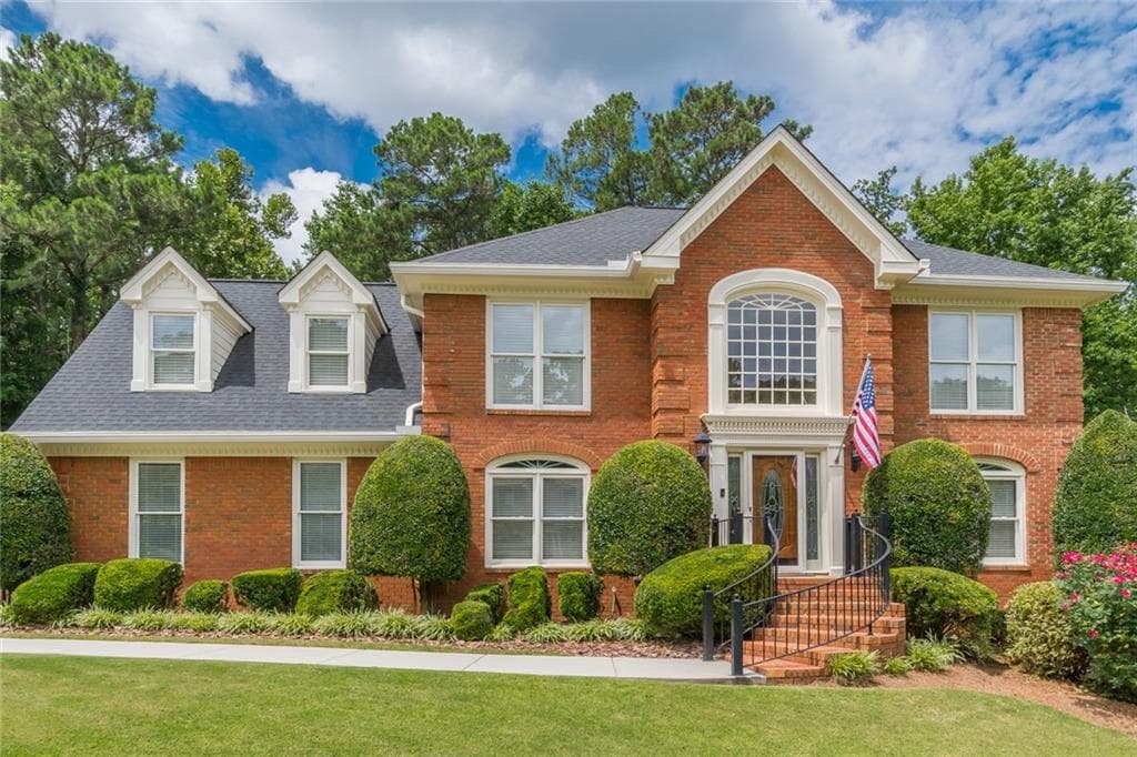 5 bedroom, 4 bathroom, 4,400 sq ft single family residence sold at 1631 Hickory Lake Drive, Snellville, GA 30078