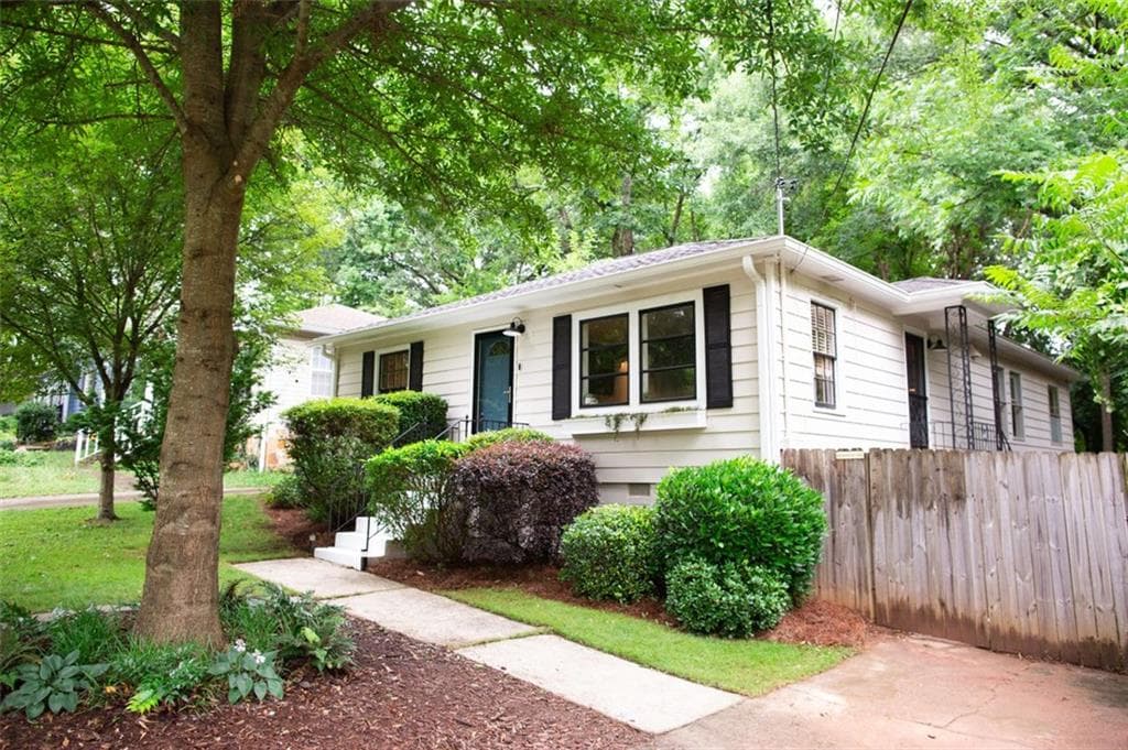 3 bedroom, 1 bathroom, 1,377 sq ft single family residence sold at 1272 WOODLAND Avenue, Atlanta, GA 30316