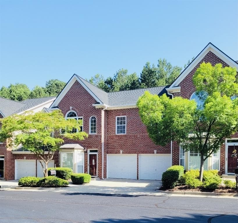 3 bedroom, 3 bathroom, 2,458 sq ft townhouse sold at 9006 Lexington Drive, Roswell, GA 30075