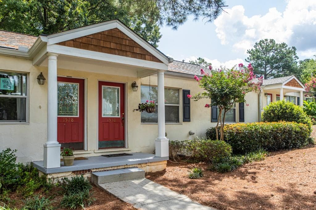 2 bedroom, 1 bathroom, 702 sq ft condominium sold at 1530 Stone Gate Lane, Atlanta, GA 30317
