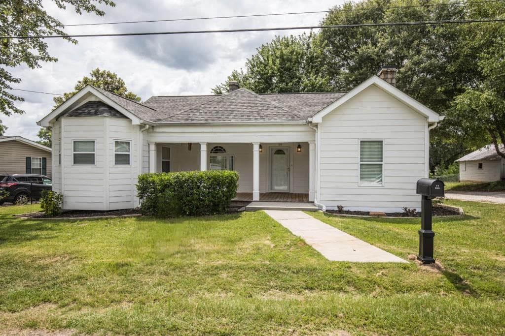100 Forest Avenue, Toccoa, GA 30577 — most recent listing photo