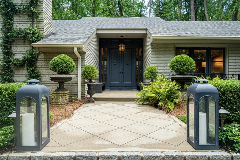 4 bedroom, 5 bathroom single family residence sold at 500 W Wesley Road, Atlanta, GA 30305