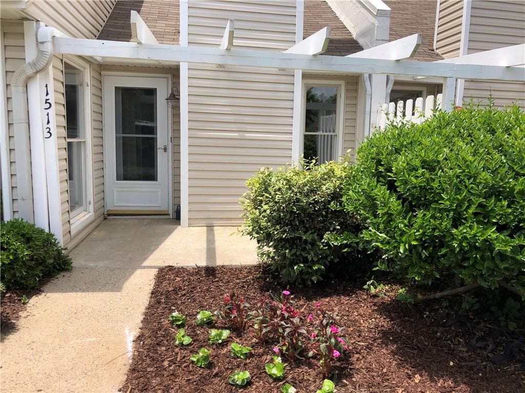 3 bedroom, 2 bathroom, 1,241 sq ft townhouse sold at 1513 Planters Ridge Lane, Alpharetta, GA 30004