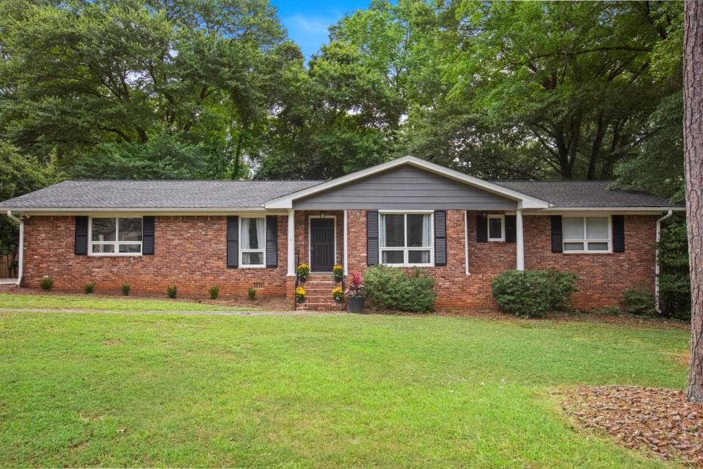 3 bedroom, 3 bathroom, 1,956 sq ft single family residence sold at 370 Jade Cove Drive, Roswell, GA 30075