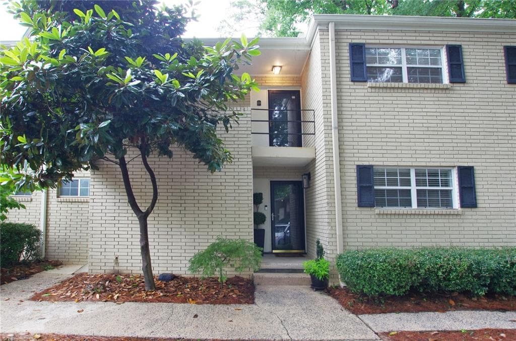 2 bedroom, 1 bathroom, 1,020 sq ft condominium sold at 311 Peachtree Hills Avenue 10D, Atlanta, GA 30305