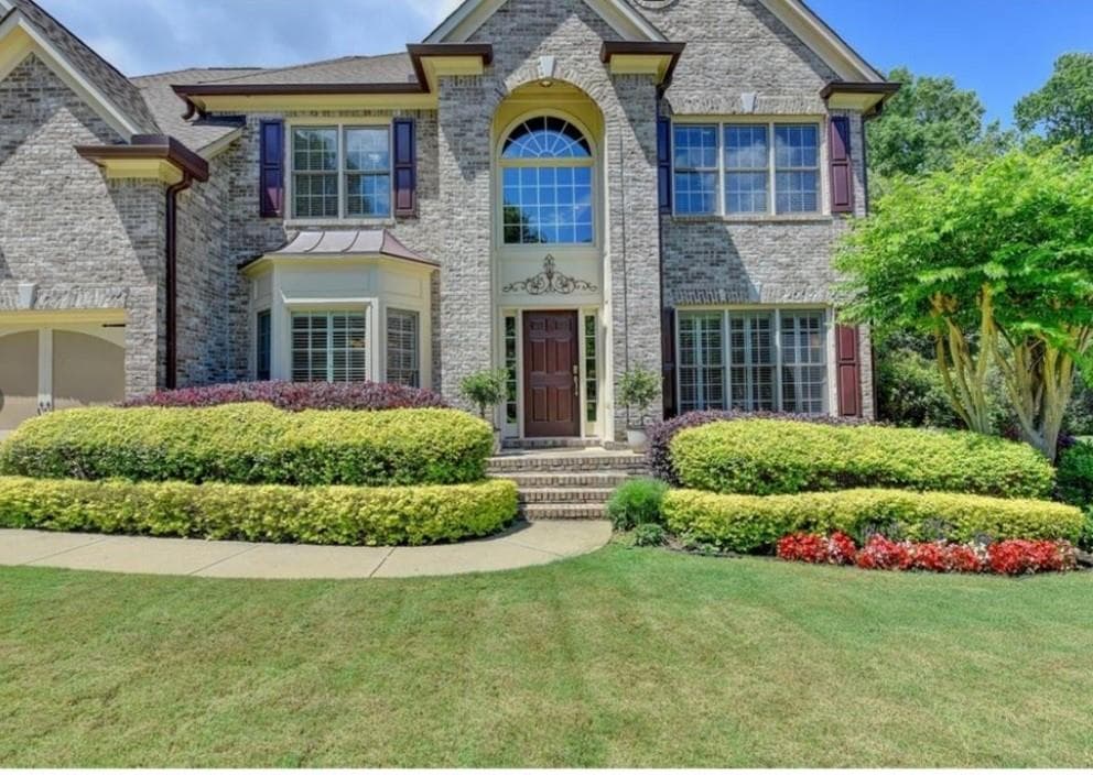 7 bedroom, 6 bathroom, 5,900 sq ft single family residence sold at 988 Sun Sparkle Court, Snellville, GA 30078
