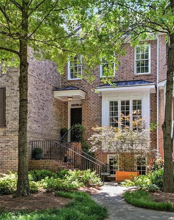3 bedroom, 4 bathroom, 2,400 sq ft townhouse sold at 77 Chemin De Vie, Atlanta, GA 30342