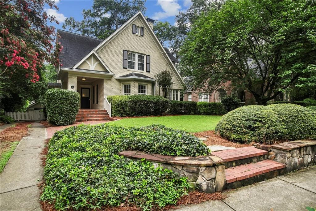 3 bedroom, 3 bathroom, 3,142 sq ft single family residence sold at 189 Rumson Road, Atlanta, GA 30305