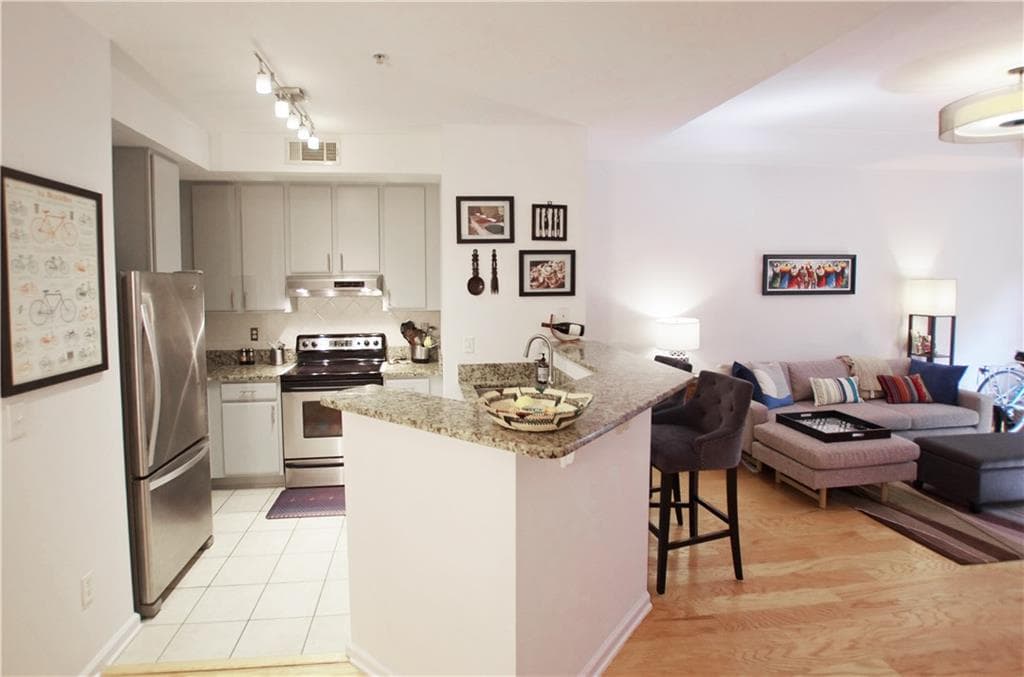 1 bedroom, 1 bathroom, 793 sq ft condominium sold at 821 Ralph Mcgill Boulevard 3411, Atlanta, GA 30306
