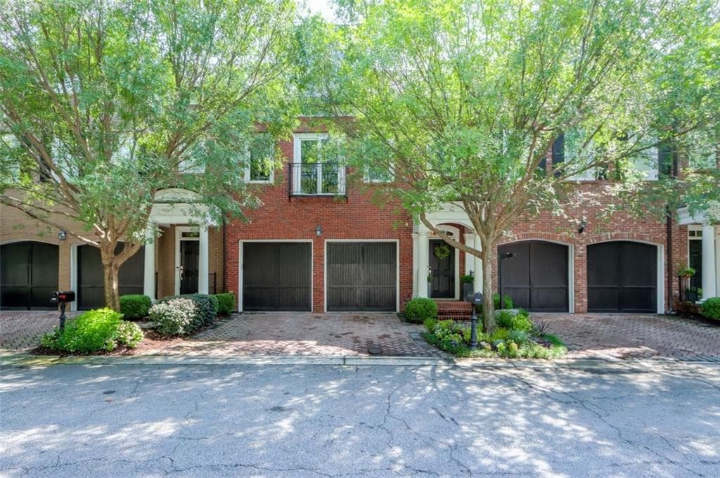 4 bedroom, 5 bathroom, 3,220 sq ft townhouse sold at 3317 Buckhead Forest Mews, Atlanta, GA 30305
