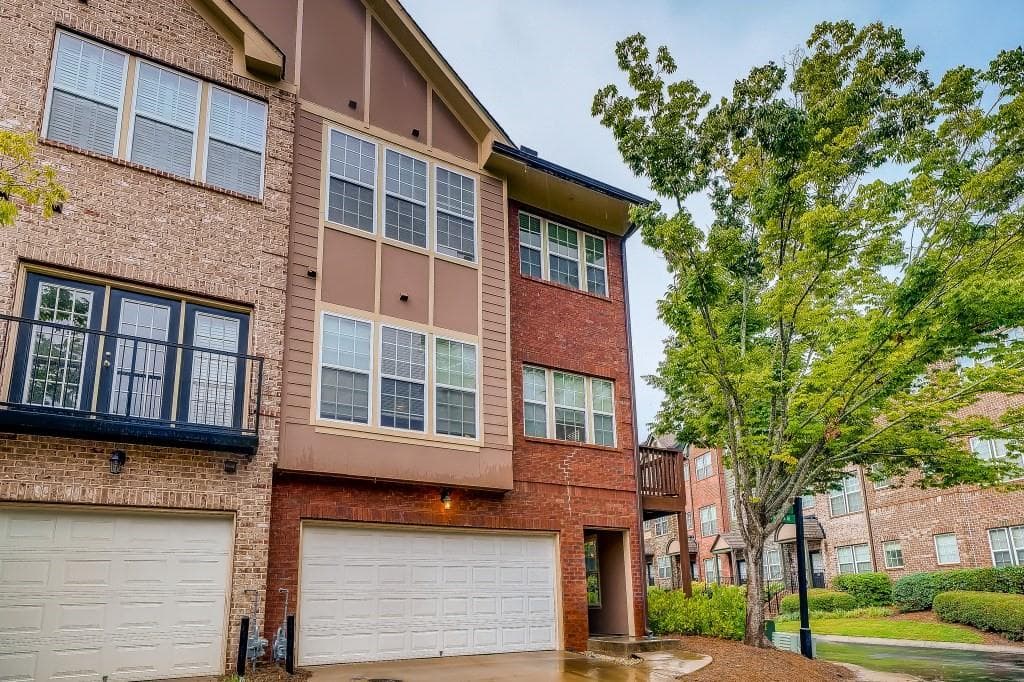 2 bedroom, 3 bathroom, 1,808 sq ft townhouse sold at 3775 Ashford Creek Avenue, Brookhaven, GA 30319