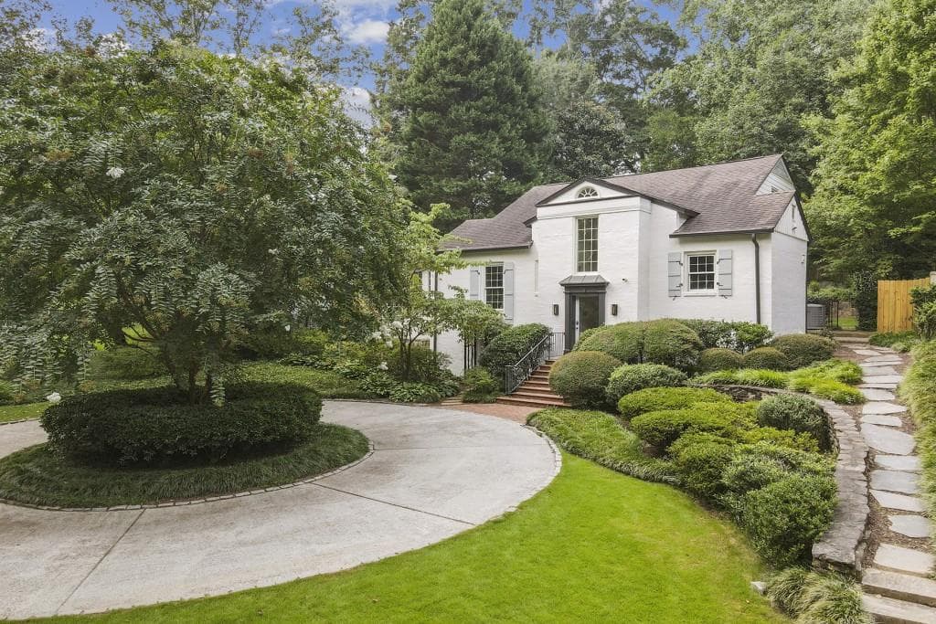 3 bedroom, 3 bathroom, 2,418 sq ft single family residence sold at 1958 Walthall Drive, Atlanta, GA 30318