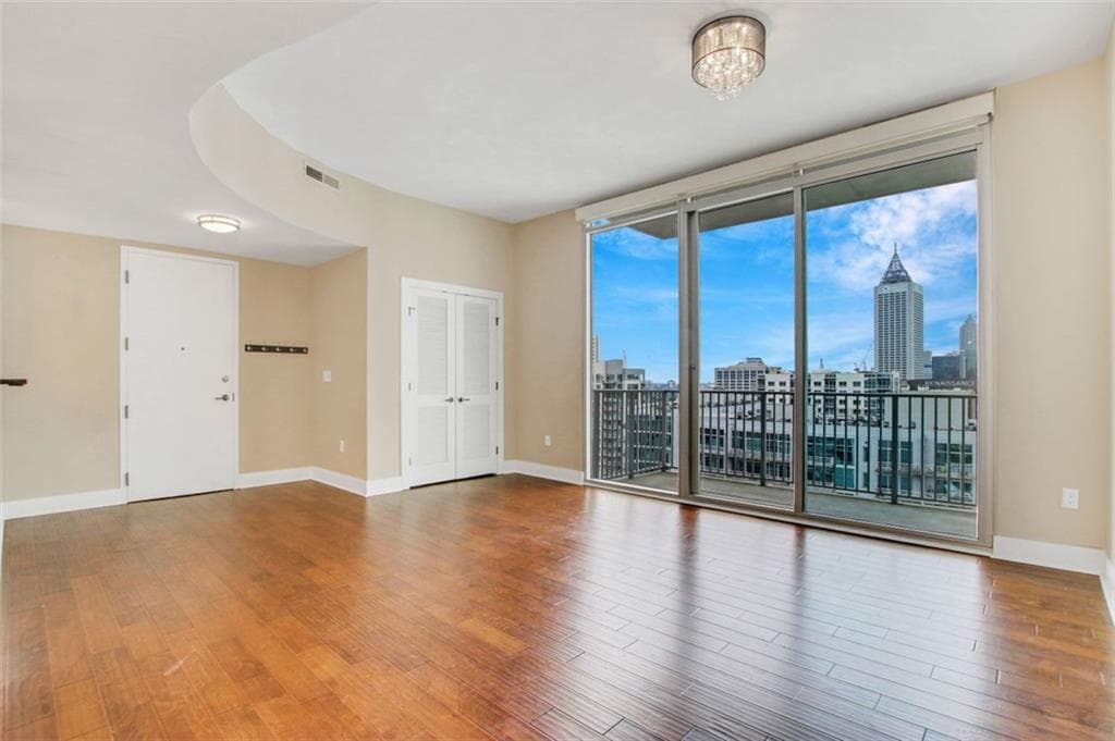2 bedroom, 2 bathroom, 1,321 sq ft condominium sold at 20 10th Street 2205, Atlanta, GA 30309