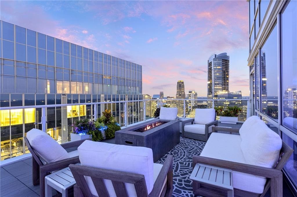 3 bedroom, 4 bathroom, 4,325 sq ft condominium sold at 3325 Piedmont Road 3101, Atlanta, GA 30305
