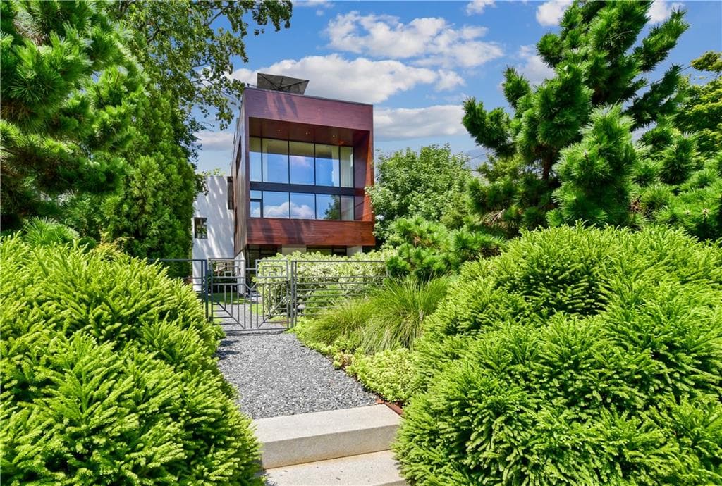5 bedroom, 6 bathroom, 4,100 sq ft single family residence sold at 1020 Bellevue Drive, Atlanta, GA 30306