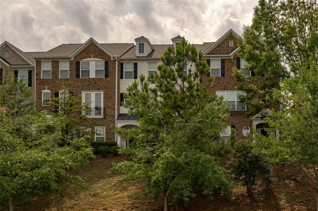 3 bedroom, 4 bathroom, 2,448 sq ft townhouse sold at 11350 MUSETTE Circle, Alpharetta, GA 30009