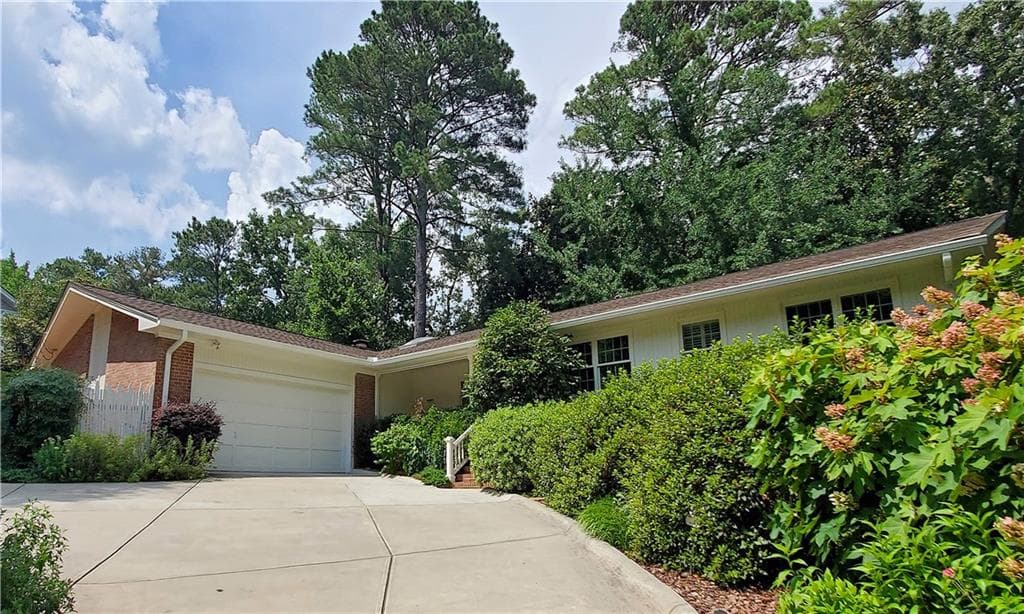 675 Edgewater Trail, Sandy Springs, GA 30328 — most recent listing photo