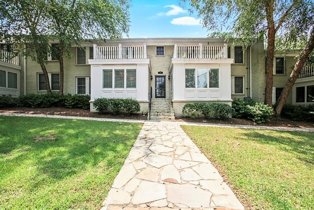 2 bedroom, 1 bathroom, 910 sq ft condominium sold at 1879 Johnson Road 3, Atlanta, GA 30306