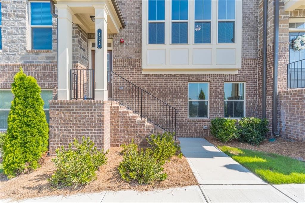3 bedroom, 4 bathroom, 2,123 sq ft townhouse sold at 402 MONTCLAIR Court, Woodstock, GA 30188