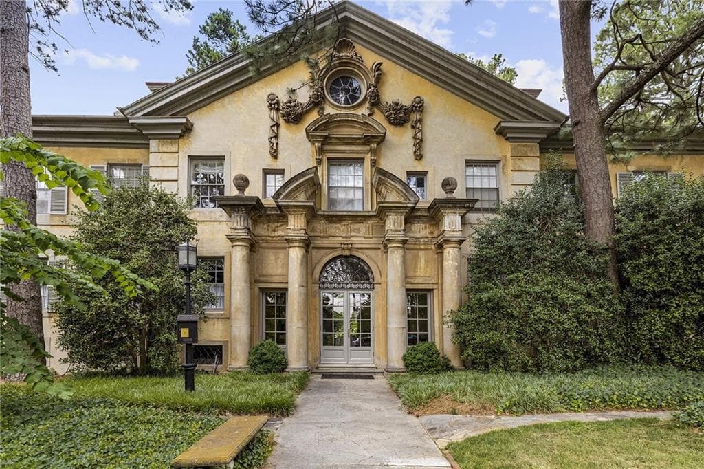 2 bedroom, 2 bathroom, 1,263 sq ft condominium sold at 200 Montgomery Ferry Drive 1, Atlanta, GA 30309