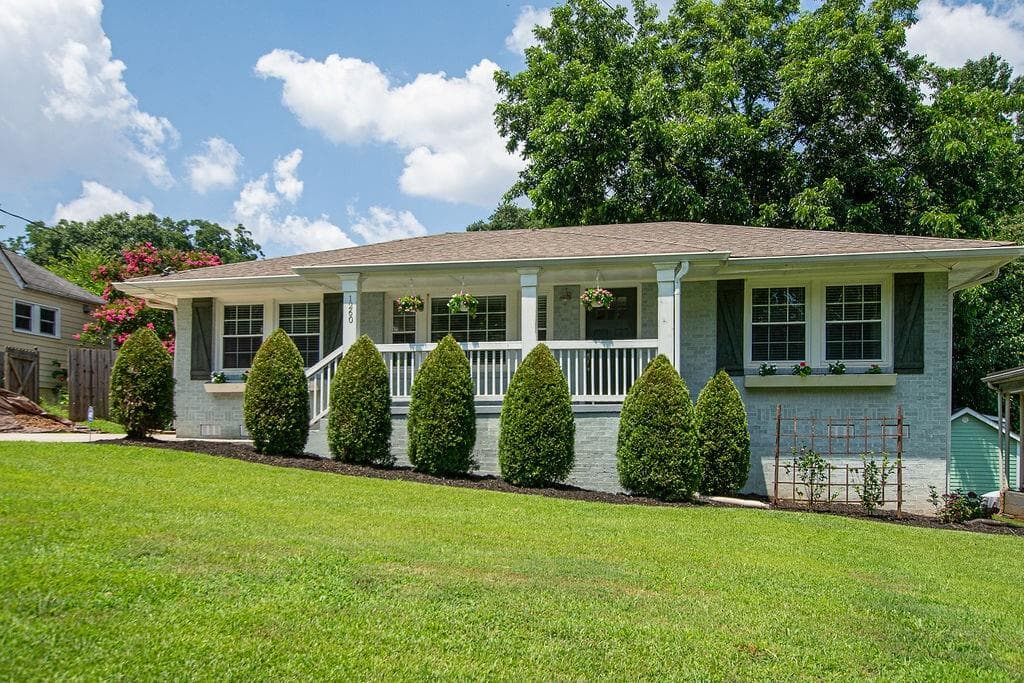3 bedroom, 2 bathroom, 1,557 sq ft single family residence sold at 1260 Skyhaven Road, Atlanta, GA 30316