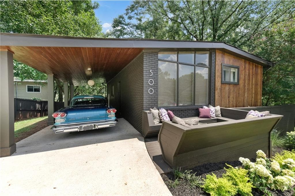 3 bedroom, 2 bathroom, 1,640 sq ft single family residence sold at 500 Rosemont Drive, Atlanta, GA 30317