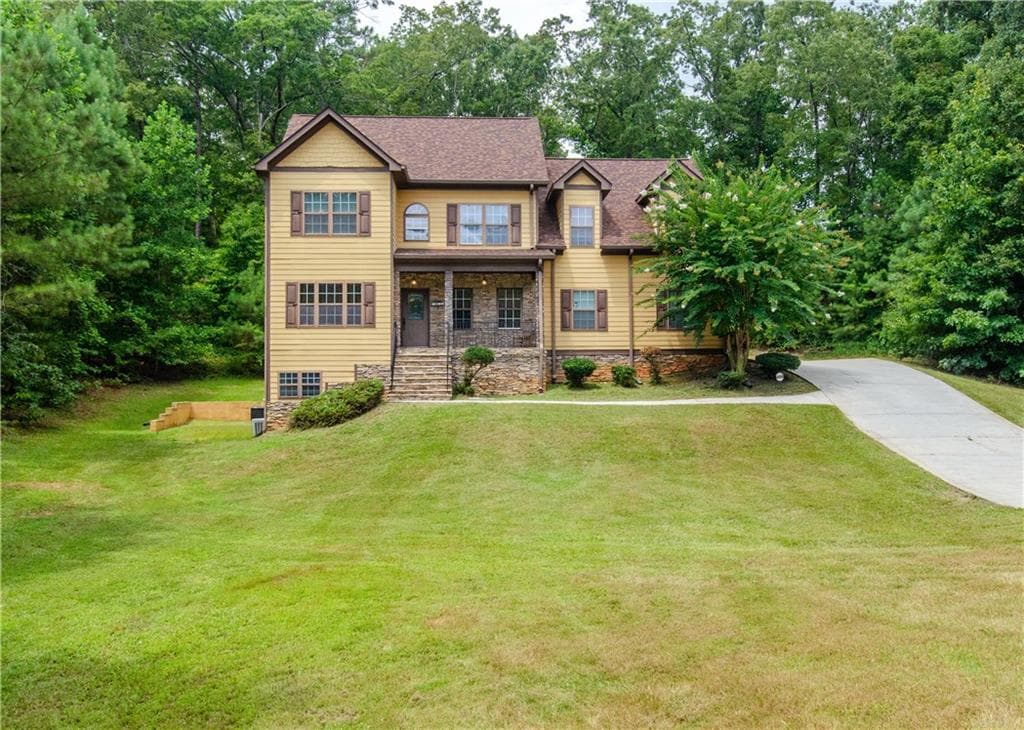 4 bedroom, 3 bathroom, 2,260 sq ft single family residence sold at 7671 Bremont Court, Douglasville, GA 30135