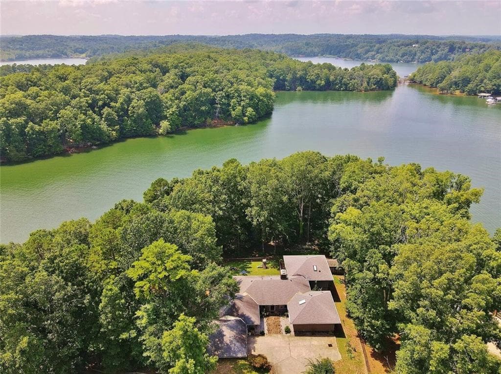 4 bedroom, 4 bathroom, 4,239 sq ft single family residence sold at 2724 Northlake Road, Gainesville, GA 30506