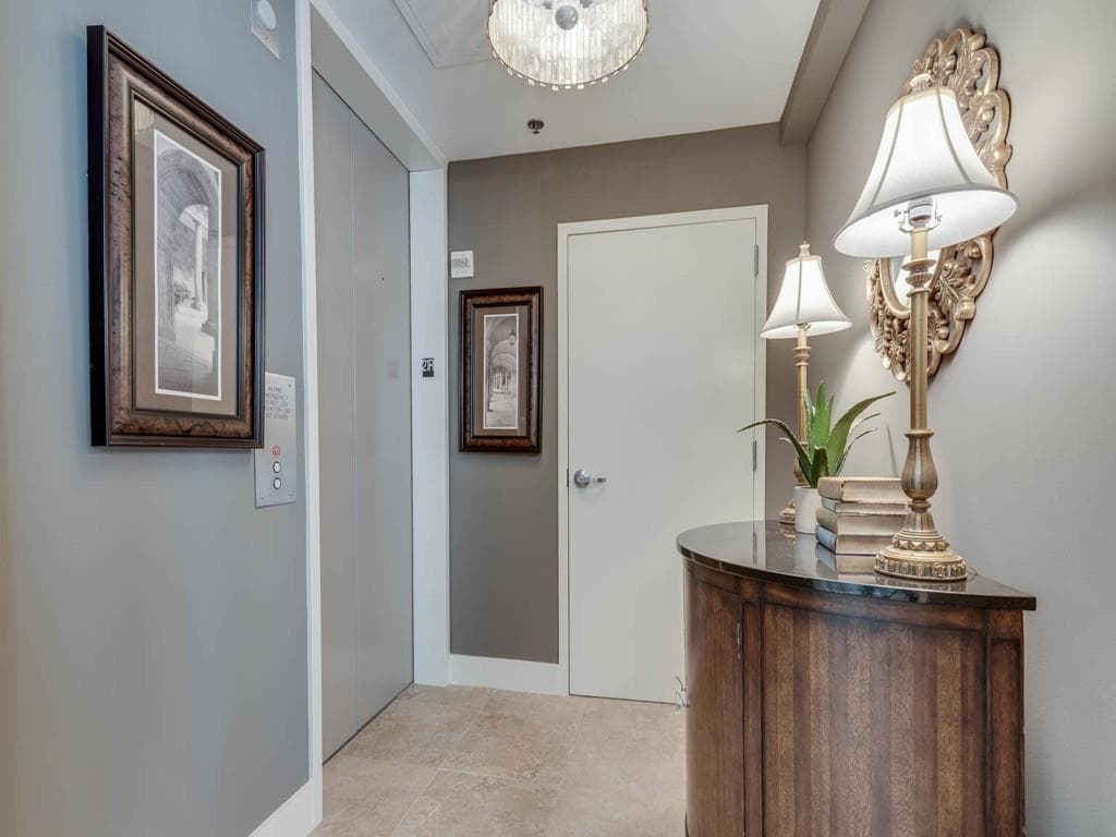 2 bedroom, 2 bathroom, 1,321 sq ft condominium sold at 20 10th Street 2105, Atlanta, GA 30309